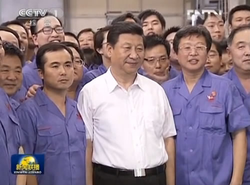 2013年7月,习近平在湖北考察改革发展工作。